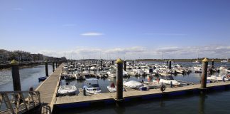 La Junta invertirá casi 2 millones de euros en renovar la barrera antioleaje del puerto de Punta Umbría