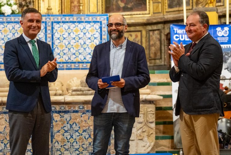 Enrique Zumalabe recibe el Premio Iberoamericano de Poesía Juan Ramón Jiménez