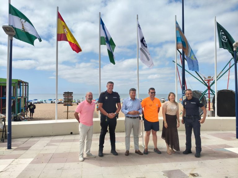 Las playas de Lepe izan seis banderas y distintivos de calidad