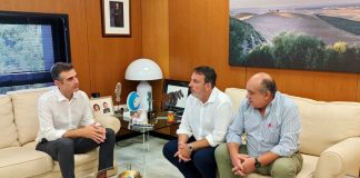 El consejero Ramón Fernández-Pacheco se reúne con representantes del sector pesquero