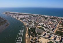 La Junta recomienda la abstención temporal del baño en dos playas de Punta Umbría y Matalascañas