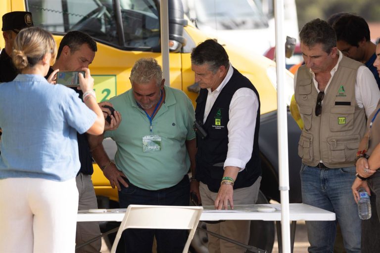 Desalojadas 384 personas de Villanueva de las Cruces por incendio de El Cerro