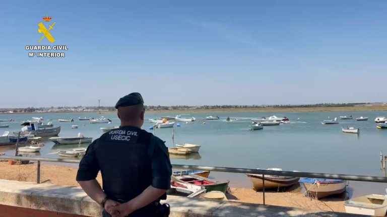 La Guardia Civil controla las embarcaciones de pesca y recreativas para frenar el narcotráfico