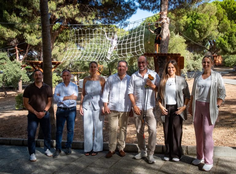 La Diputación inaugura el nuevo parque de aventura y tirolinas de La Rábida