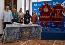 La Diputación recupera dos históricos trajes de maceros y el paño de mesa del antiguo Salón de Plenos