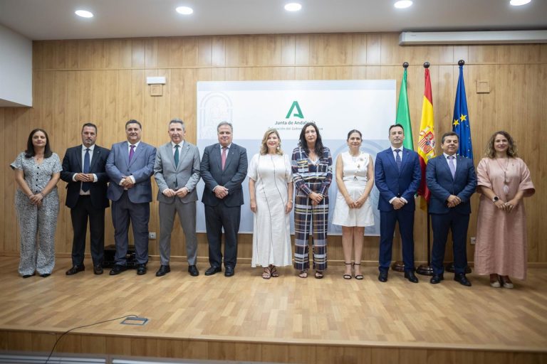 Loles López destaca el compromiso de los delegados: «No son la Junta en Huelva, sino Huelva en la Junta»