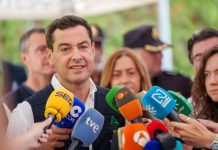 Moreno pide «máxima cautela» ante la «complejidad» del incendio en Niebla