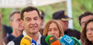 Moreno pide «máxima cautela» ante la «complejidad» del incendio en Niebla