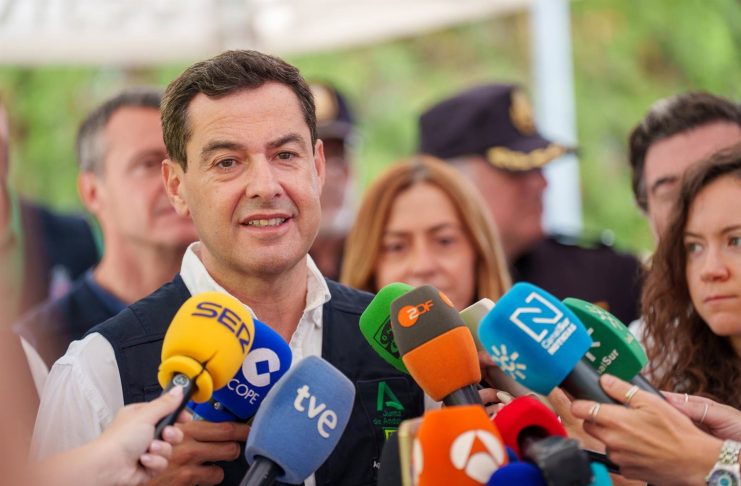 Moreno pide «máxima cautela» ante la «complejidad» del incendio en Niebla