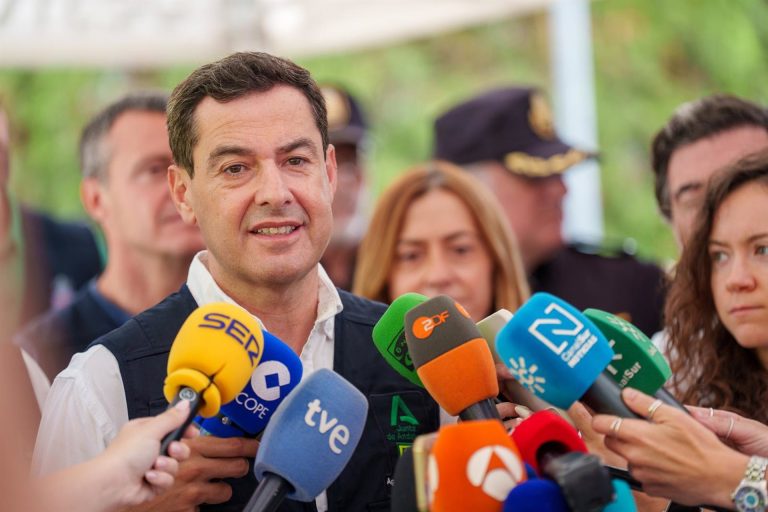 Moreno pide «máxima cautela» ante la «complejidad» del incendio en Niebla