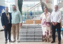 La CR Palos dona 1.000 botellas de agua para el traslado de la Virgen de los Milagros hasta Palos