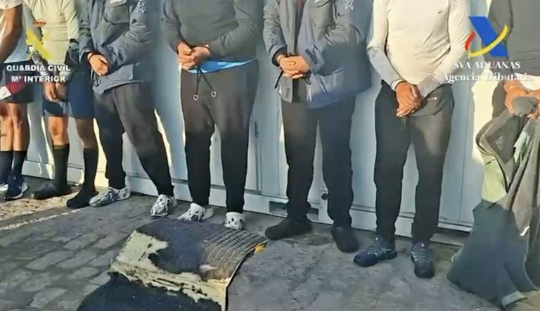 Diez narcotraficantes detenidos tras tirotear a la Guardia Civil en aguas de Huelva