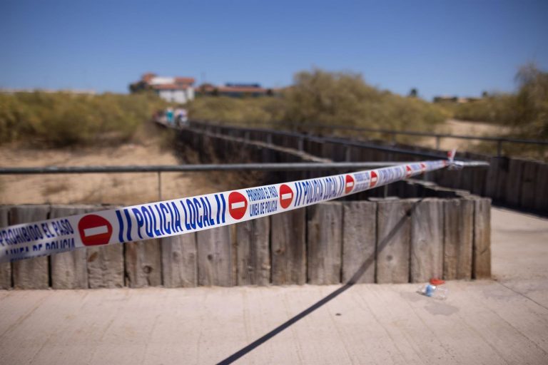 Detenido un hombre tras la muerte violenta de su pareja cerca de una playa de Isla Cristina
