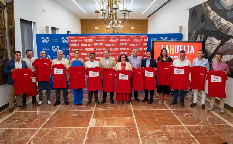 Los pueblos y sus alcaldes, grandes protagonistas de la campaña de la etapa onubense de La Vuelta