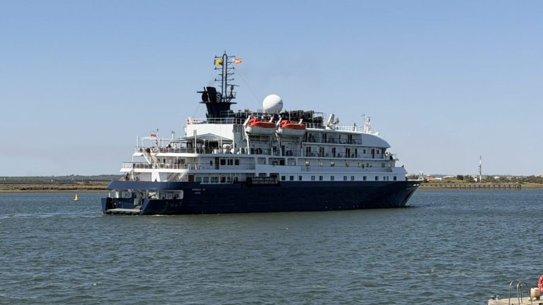 El Puerto de Huelva recibe por primera vez al Hebridean Sky