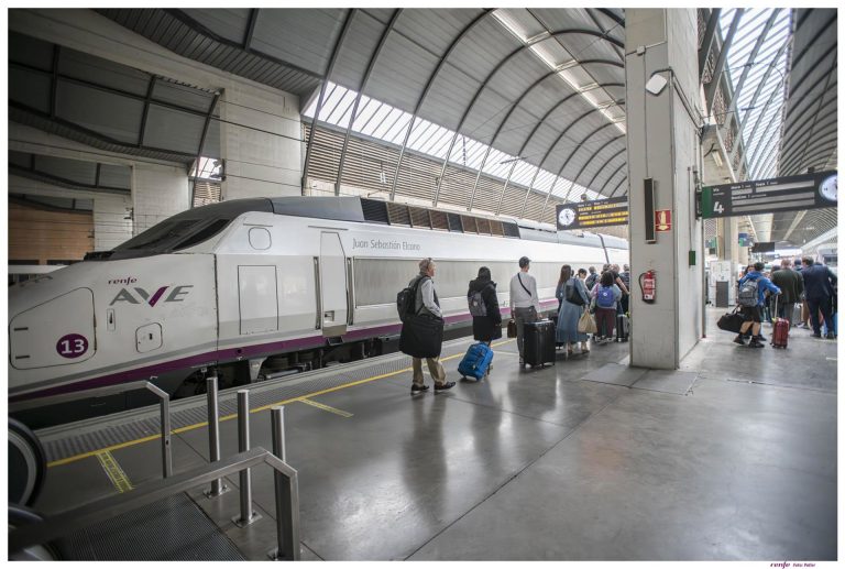 Suspendida la circulación de trenes entre La Palma y Escacena por un incendio