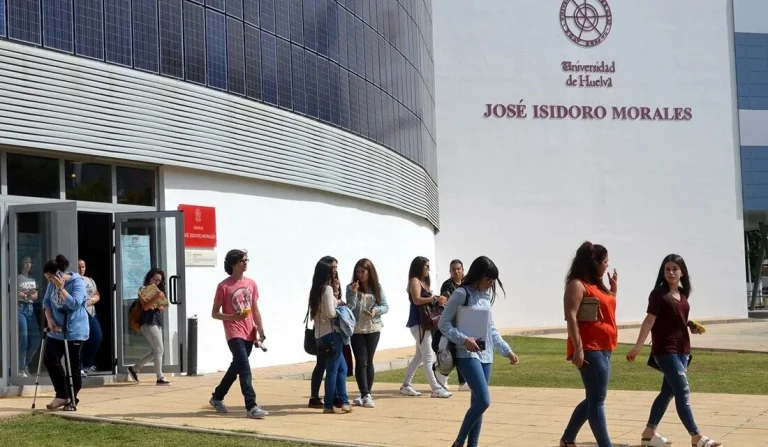 Seis jóvenes acceden este curso al grado deseado en la UHU a través del cupo de exclusión social