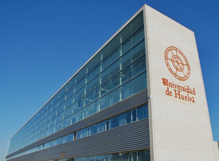 La UHU ofrece cuatro contratos de empleo joven vinculados a la investigación